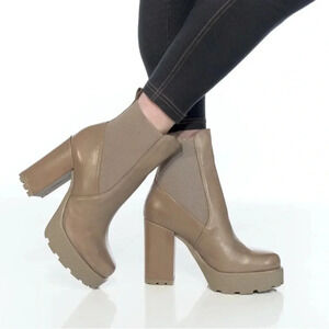 NEW Schutz Leather Heeled Lug Ankle Chelsea Boots - Billie Mocaccino Size 6.5